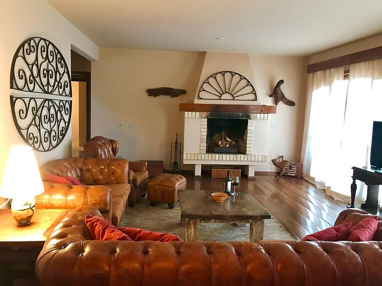 Country Home by Capivari Lodge Home