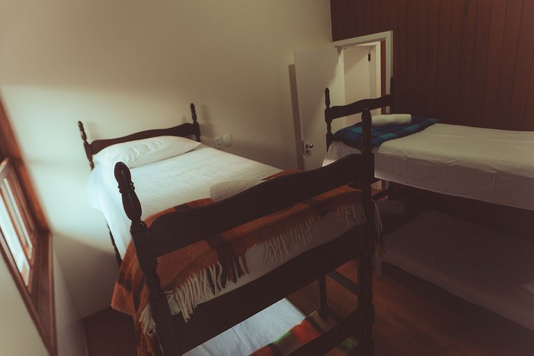 Canadá Home I by Capivari Lodge