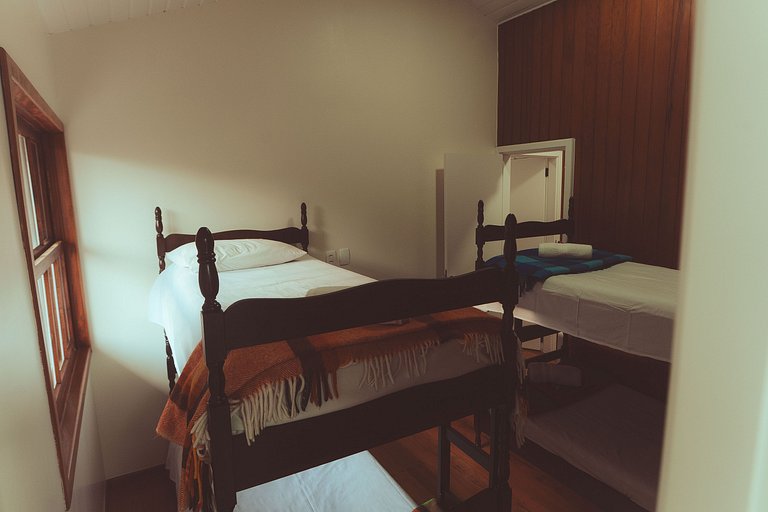 Canadá Home I by Capivari Lodge