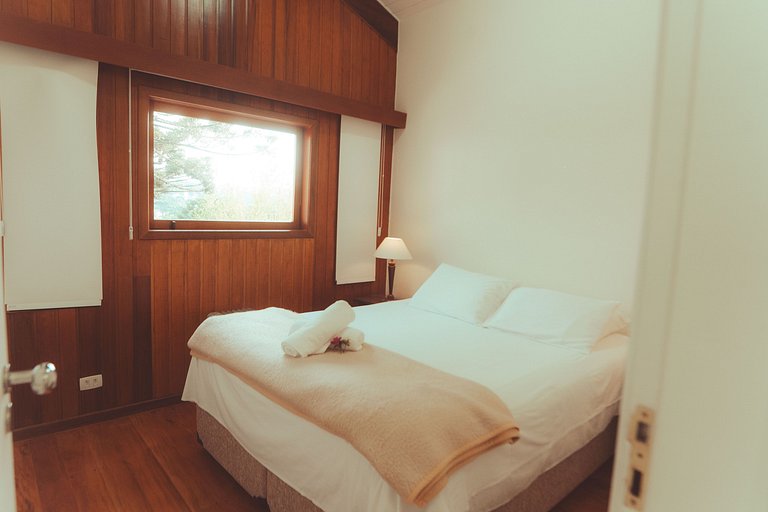 Canadá Home I by Capivari Lodge