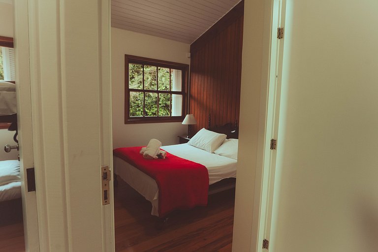 Canadá Home I by Capivari Lodge