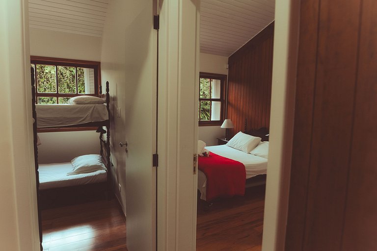 Canadá Home I by Capivari Lodge