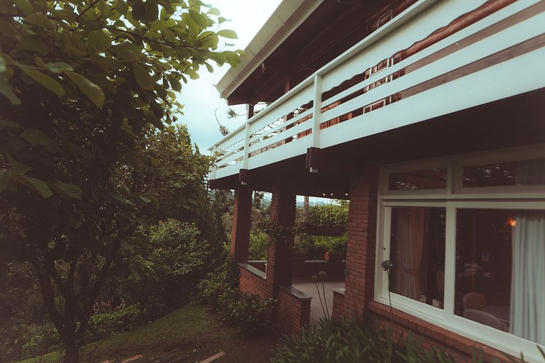 Canadá Home I by Capivari Lodge