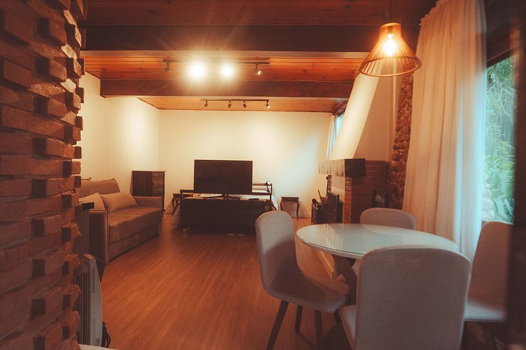 Canadá Home I by Capivari Lodge