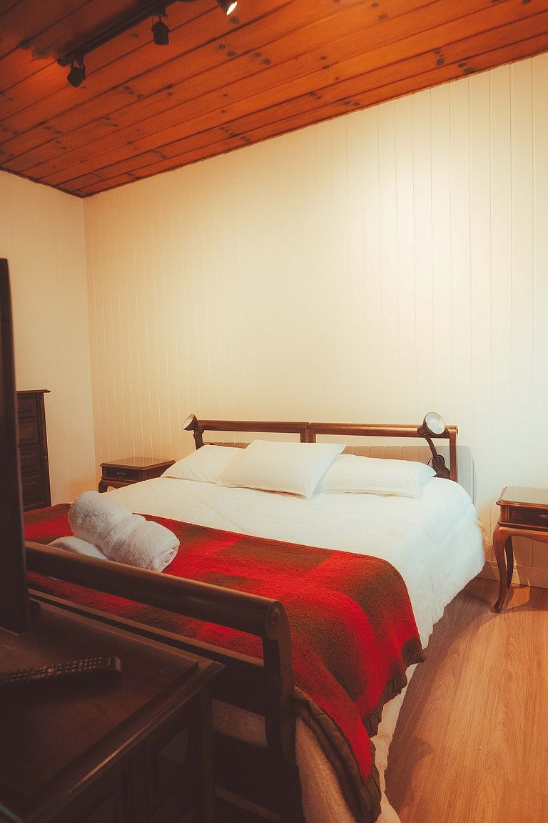 Canadá Home I by Capivari Lodge