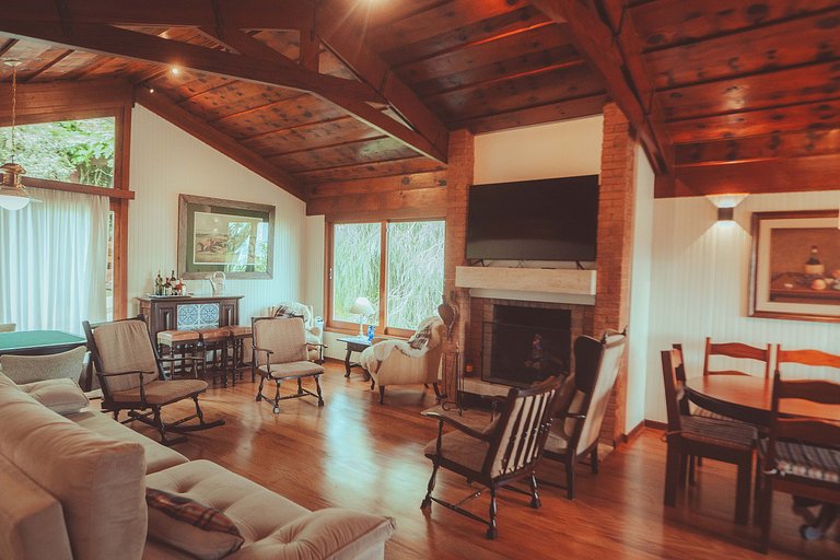 Canadá Home I by Capivari Lodge