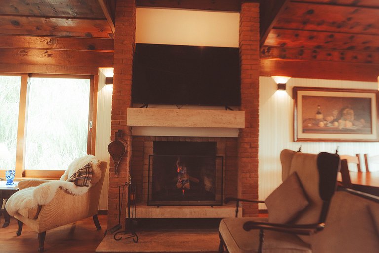 Canadá Home I by Capivari Lodge
