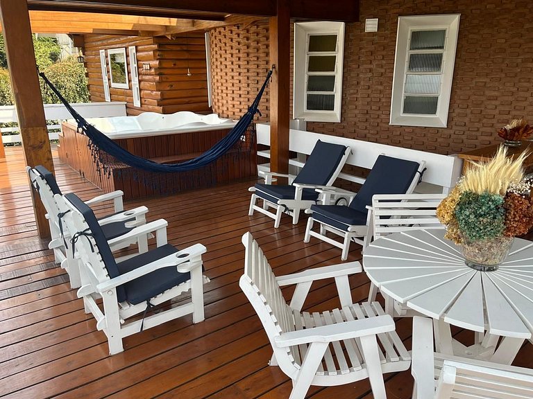 Canadá Home I by Capivari Lodge