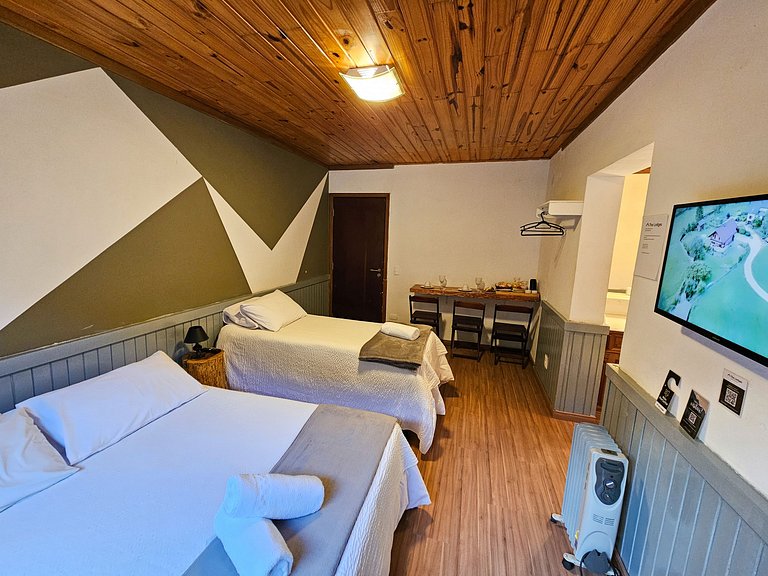 Suíte tripla e banheira de hidromassagem